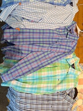 Vineyard Vines Men's LOT 10 Button-Down Shirts in Blue & Green.